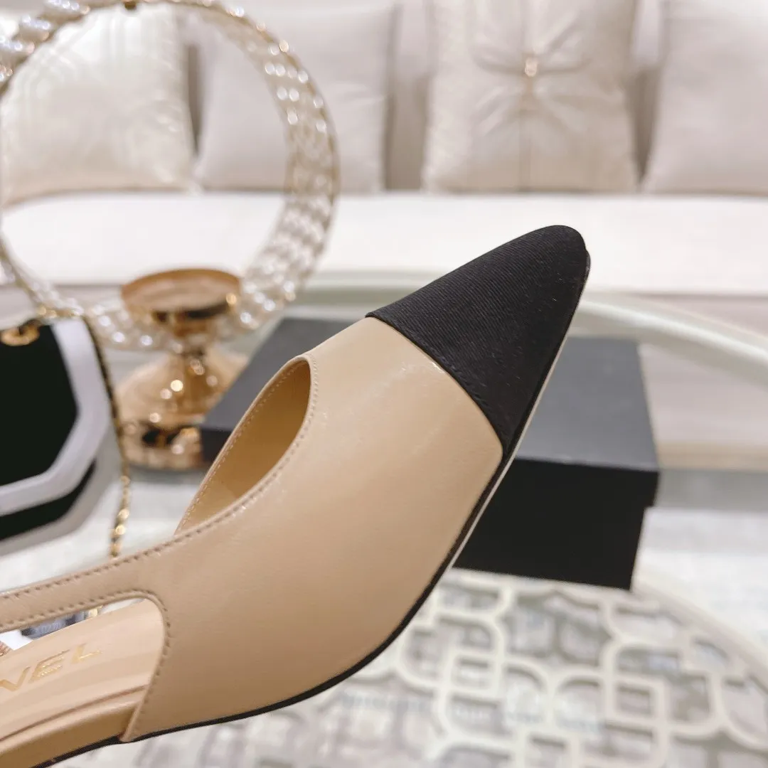 👟👟Ex-factory price 440👟👟 Chanel - Spring and summer classic color-blocked low-heeled side hollow sandals ⚠ Fashionable catwalk style❤ Mixed splicing colors, hollow toe style on the inside, 2.5cm thick heel and small logo embellishment, a fashionable interpretation! How to match the series to look good! Original customized wood-colored leather outsole, imported sheepskin surface, goatskin lining for feet... 35-40 regular sizes (41.42, 43 custom-made, non-returnable) 🎁Latest full set of packaging at the counter